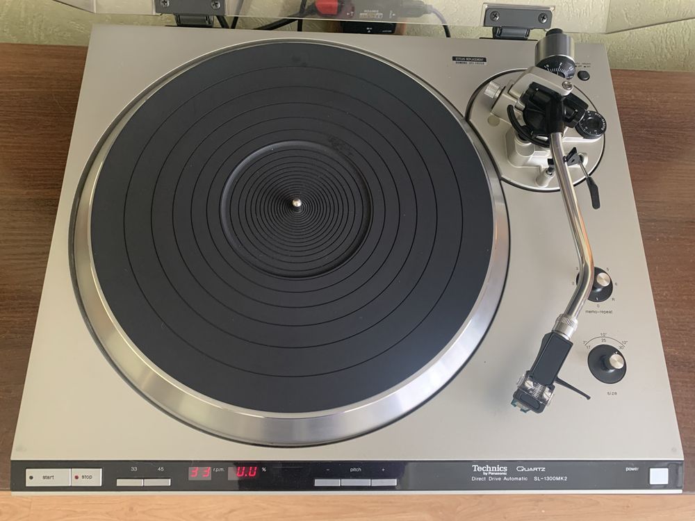 Топовий вініловий програвач Technics SL-1300MK2