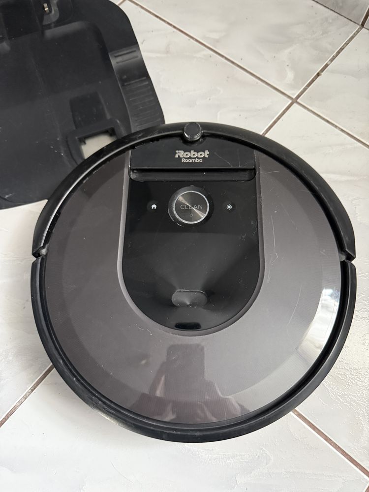 Roomba i7+ stacja dokująca