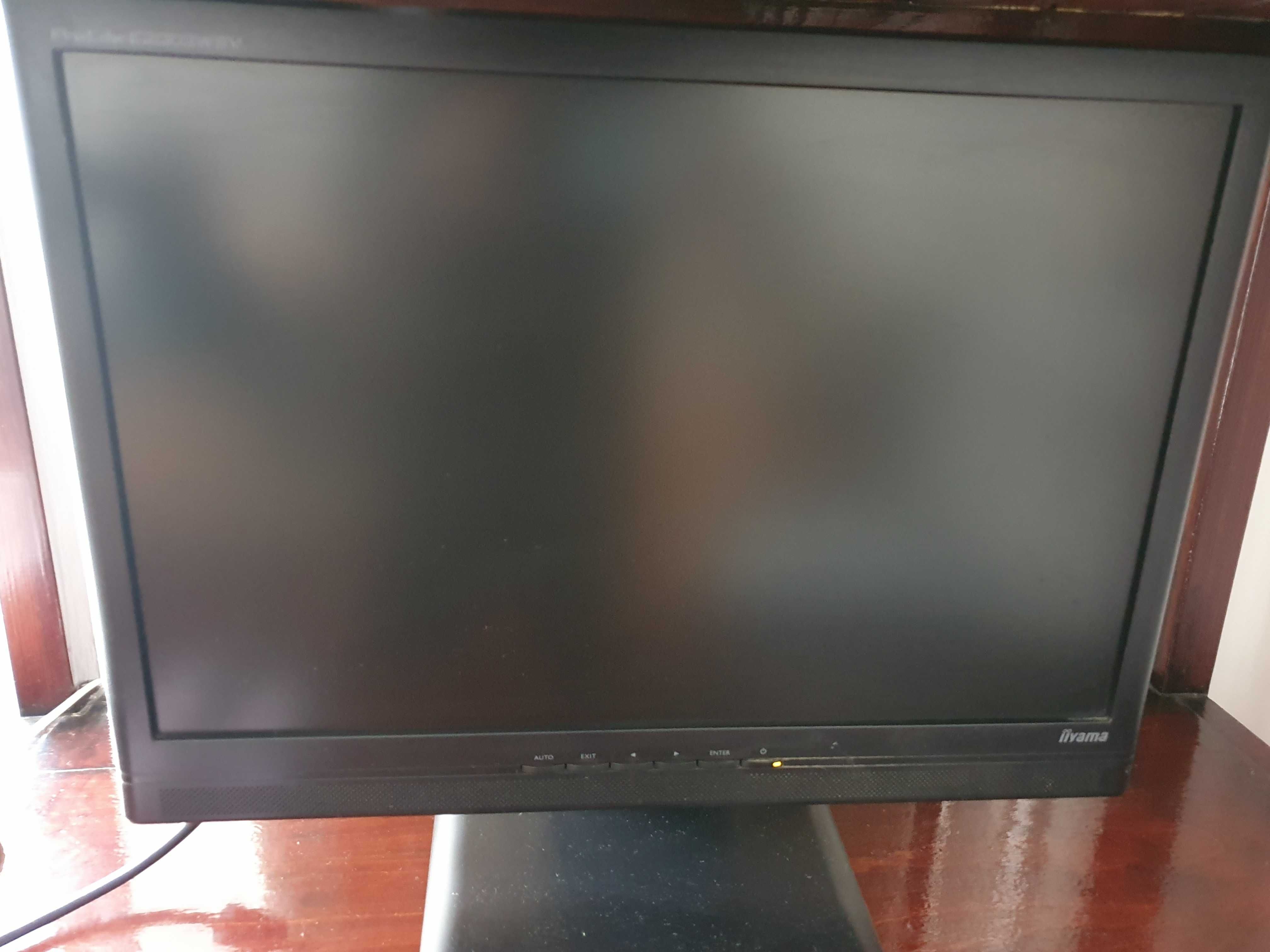 komputer stacjonarny pod windows xp Myszka Klawiatura Monitor Iiyama