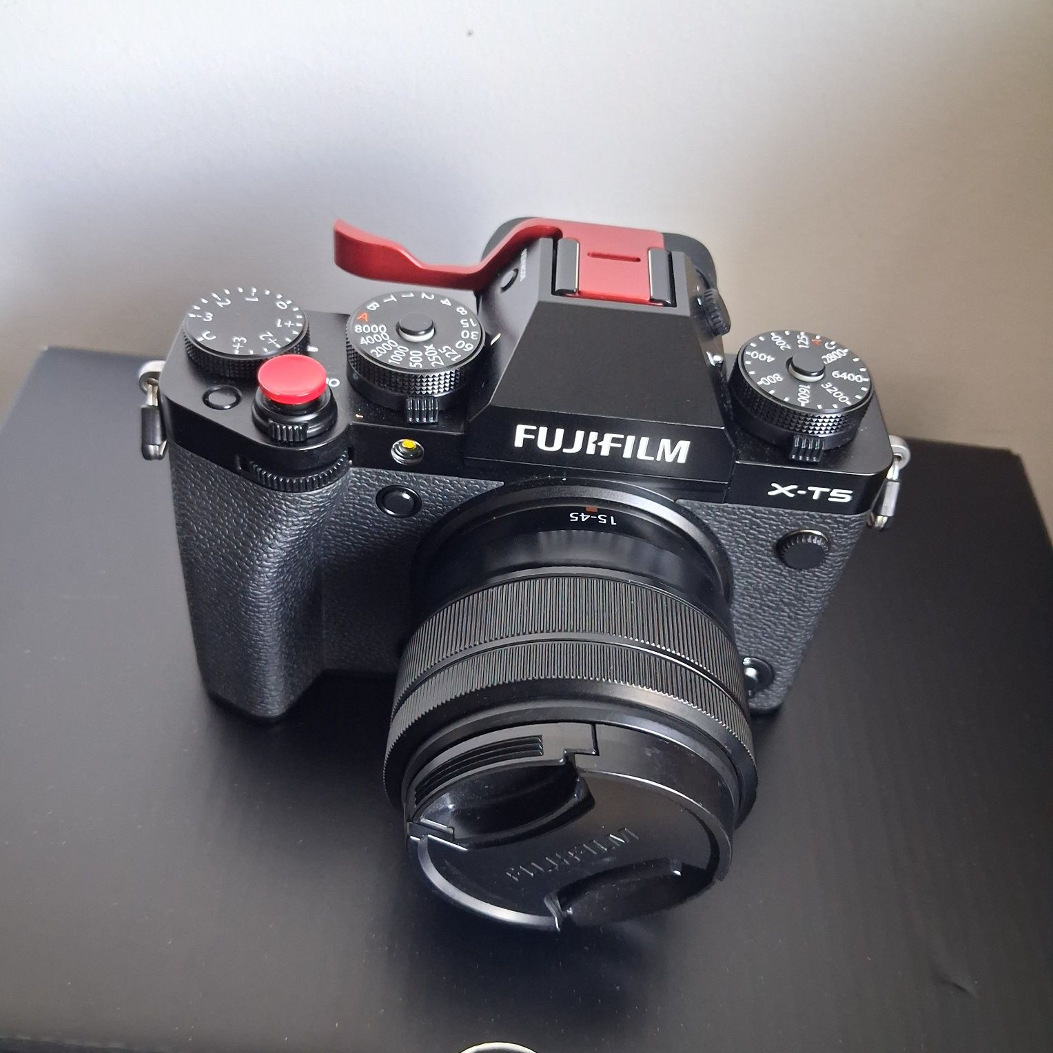 Fujifilm XT5 com objectiva 15-45mm. Como nova!