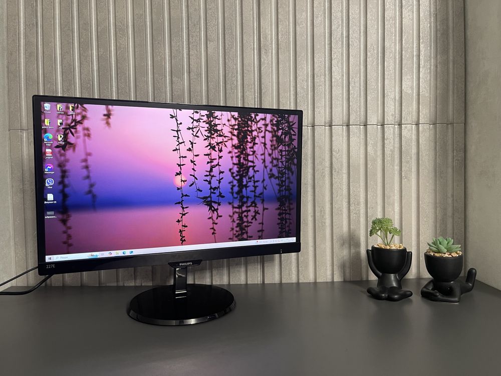 Стильний монітор Philips 22 дюйми full hd