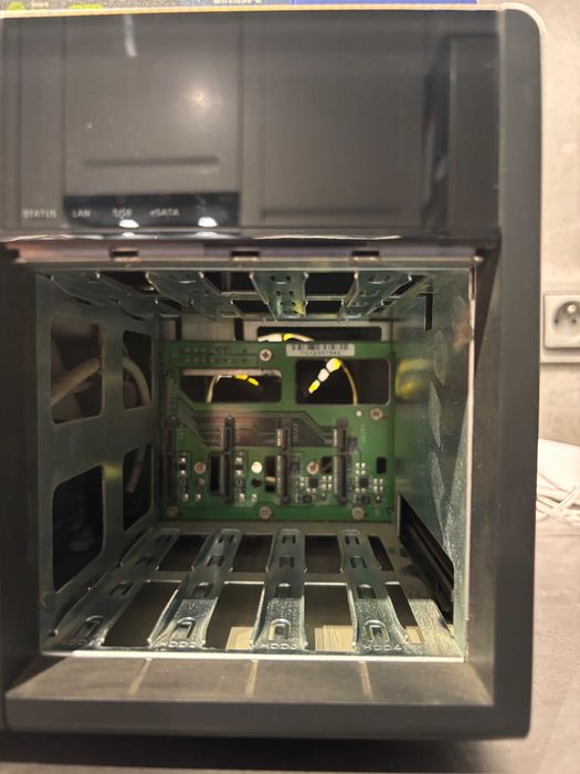 Serwer sieciowy QNAP TS-412 z możliwością rozbudowy dysków