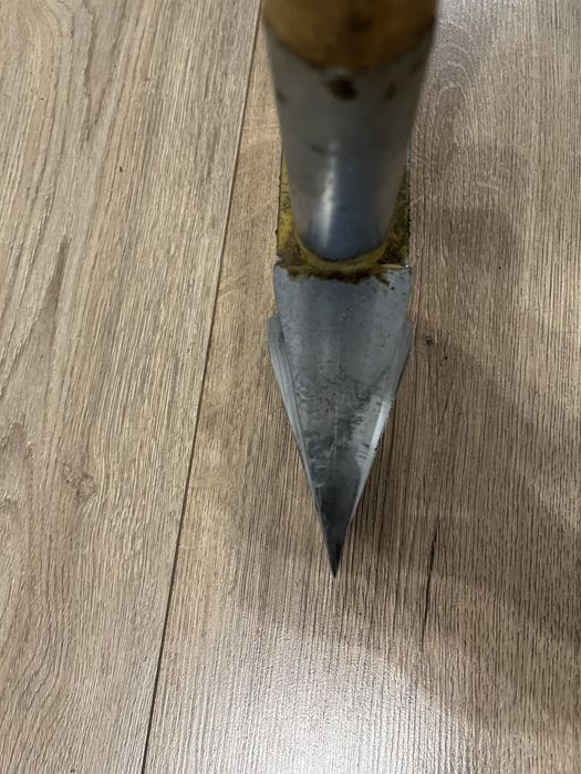 Колун для рубки дров.