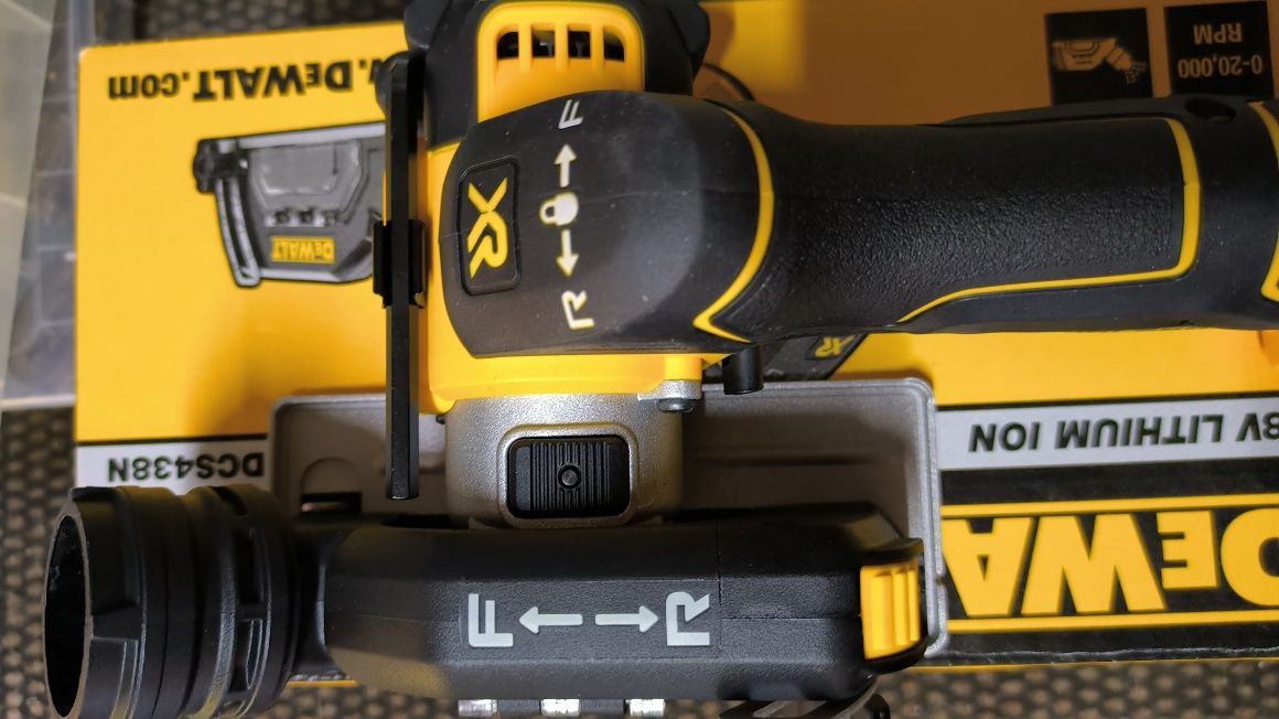 Piła tarczowa DeWalt DCS 438N