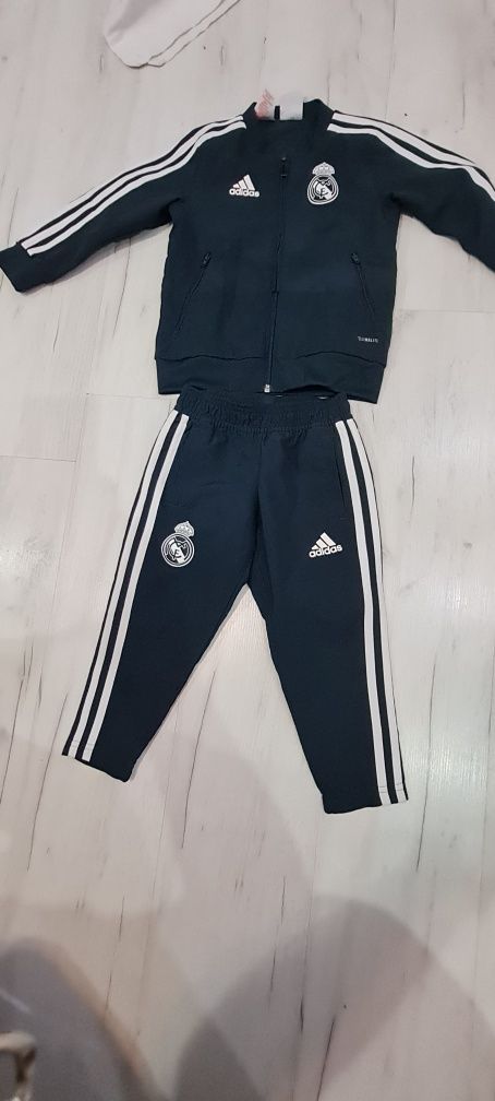 Dres Adidas roz.98 na 2-3 lata stan jak nowy