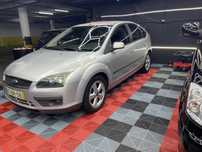 Ford focus , gasolina , 120 kms .