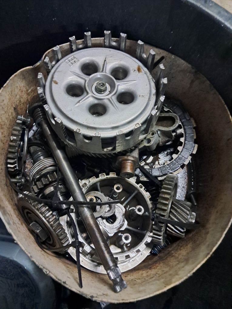 Motor yamaha dt125r desmontado