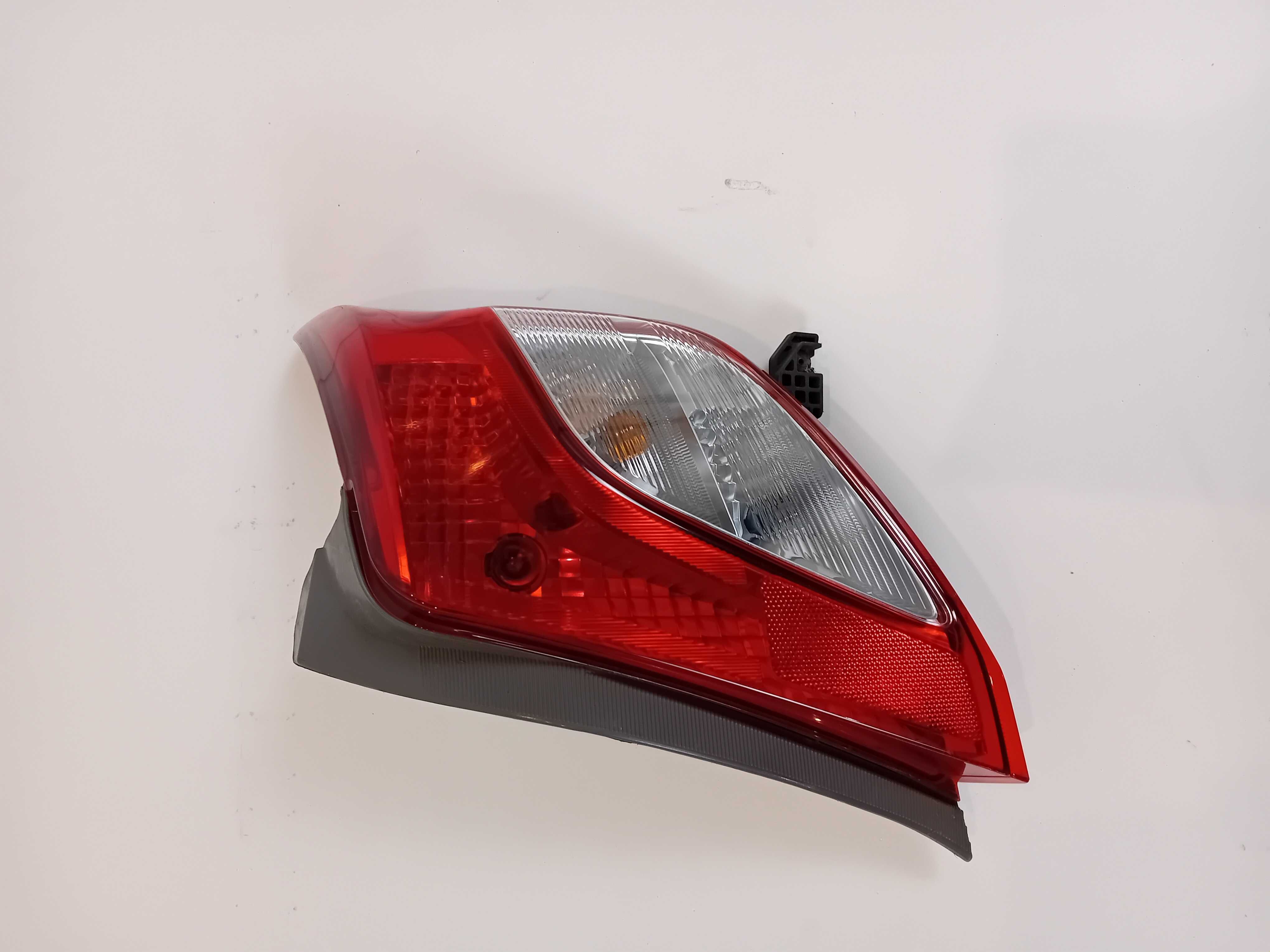 Lampa Prawa Tył Toyota Yaris III 11/14 r