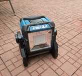 Halogen akumulatorowy makita ml003g