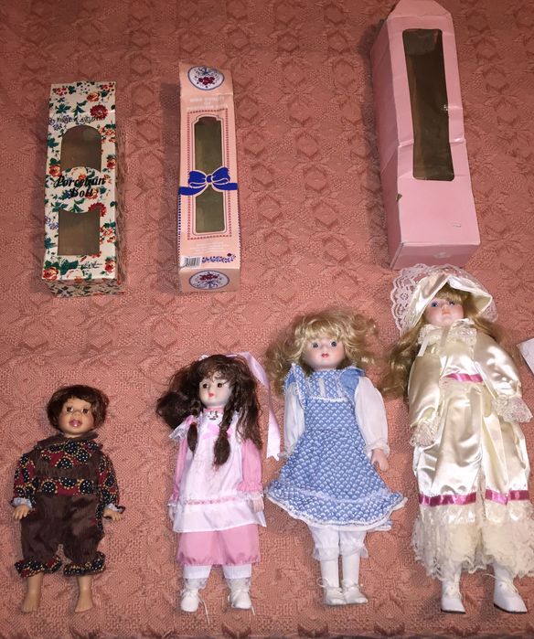 Bonecas de porcelana grandes e em bom estado de conservação.
