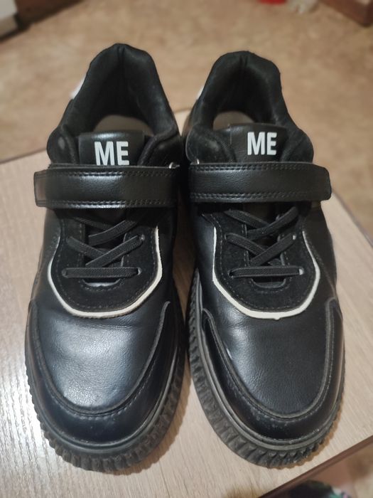 Кросівки,туфлі,черевики 35 розм(сандалі і ботінки у подарунок)