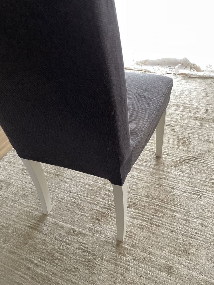 Krzesło Ikea Bergmund białe i szare pokrycie