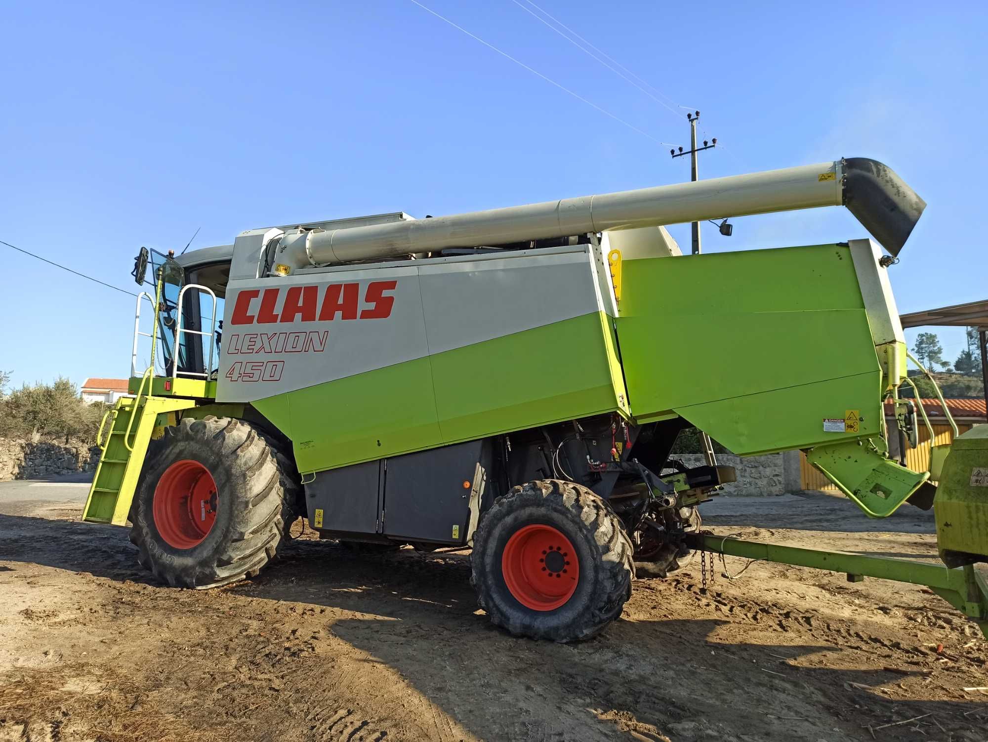 Ceifeira Claas Lexion 450 4x4 com auto-contour