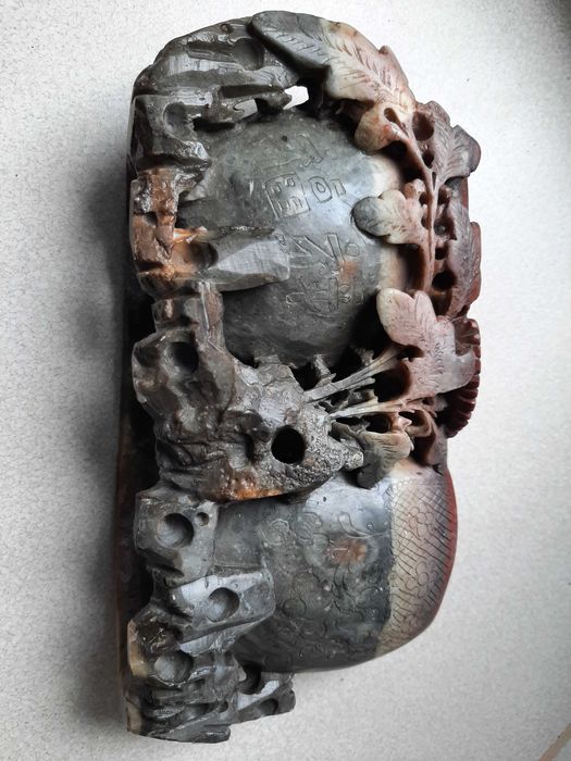 KAMIEŃ  przybornik rzeźba