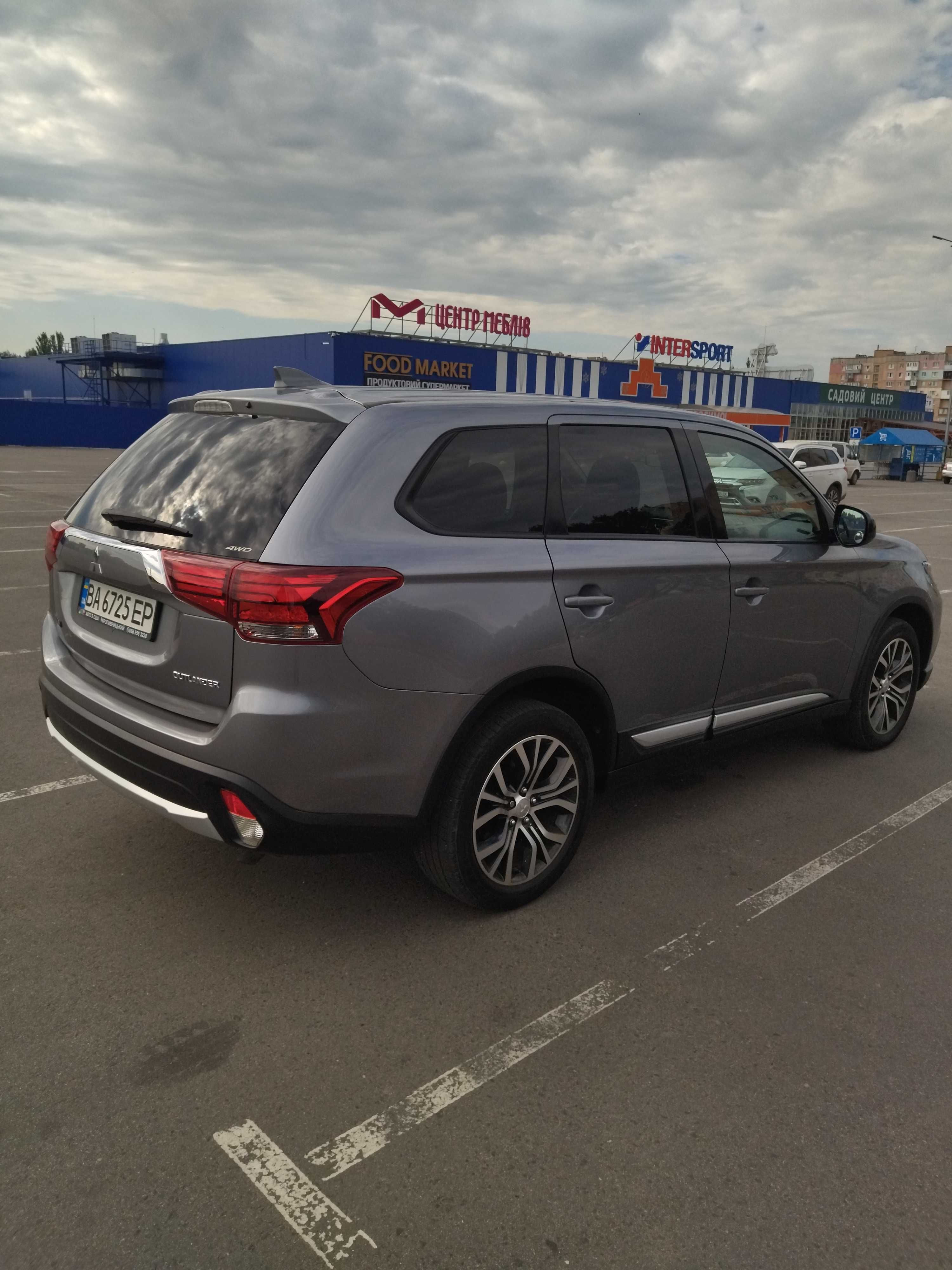 Mitsubishi Outlander 2017 року випуску повний привід