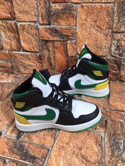 Взуття дитяче  кросівки дитячі хаїтопи  NIKE JORDAN