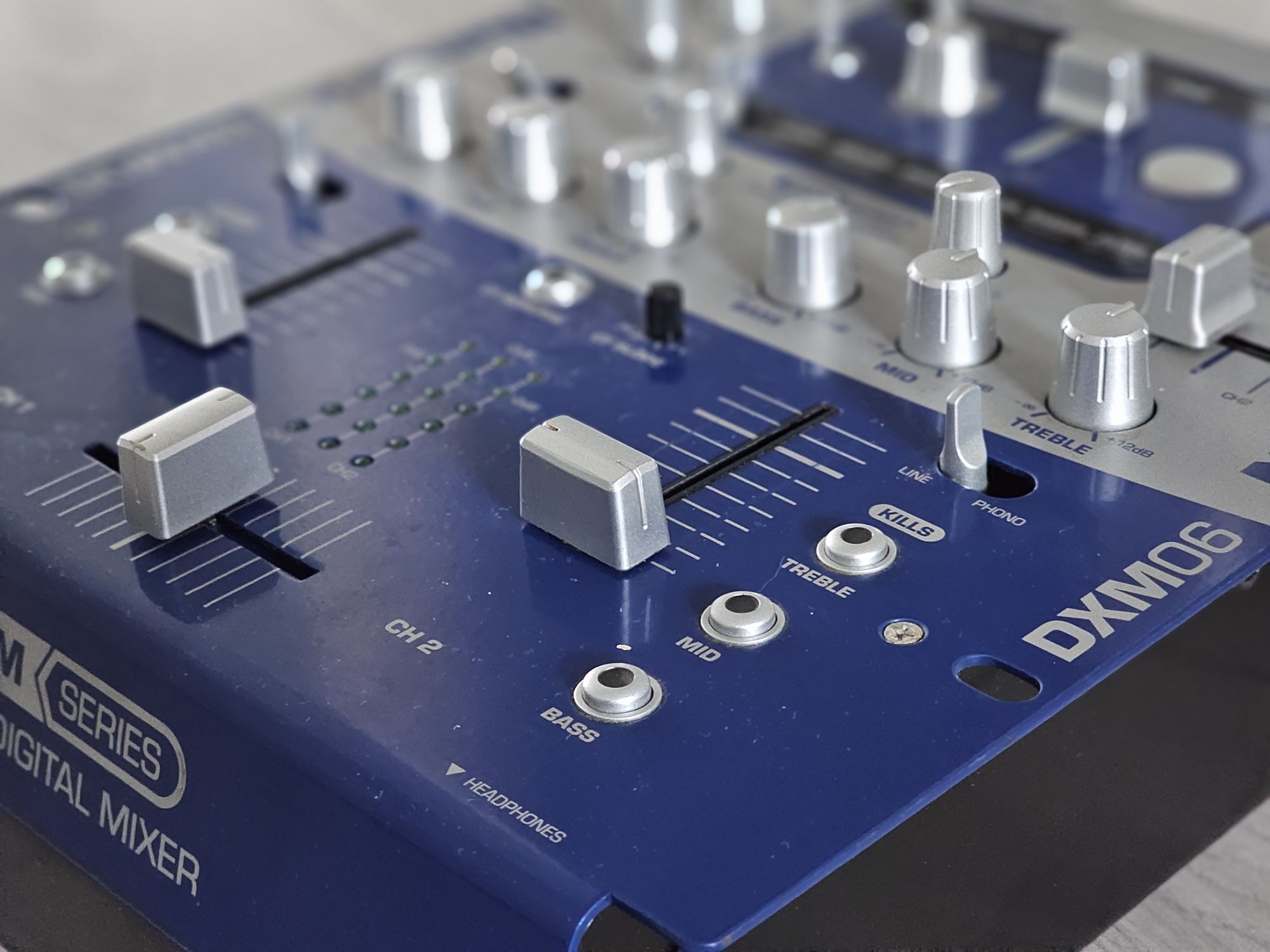 Konsola DJ 2 x DENON DNS-1000 oraz mixer NUMARK DXM06 - świetny stan