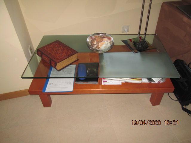 Vendo Mesa de Apoio de sala com o tampo em vidro