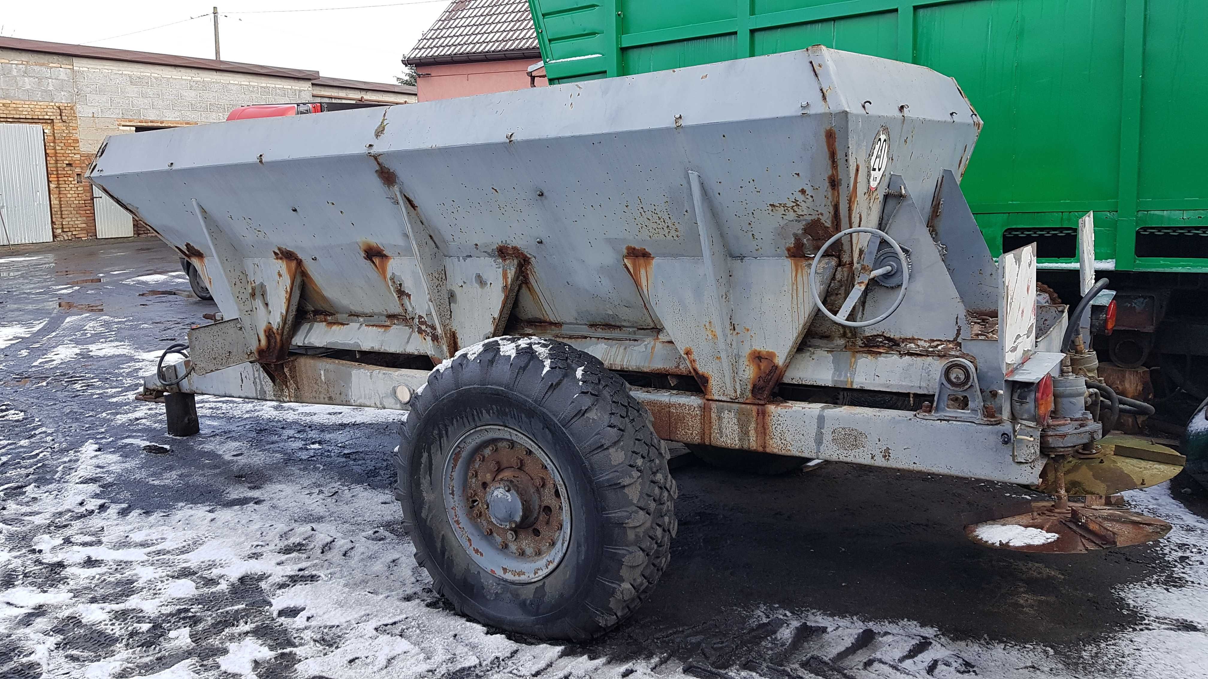 Rozsiewacz wapna,nawozu RCW5 piaskarka, transport