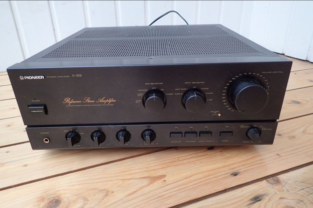 Pioneer A858 top stan
