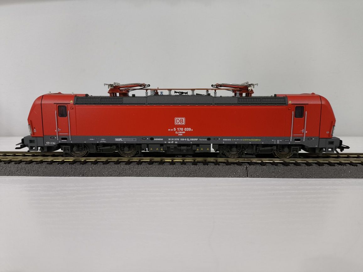 Lokomotywa Elektryczna Vectron DB Schenker Rail Polska Trix 22283 H0 z