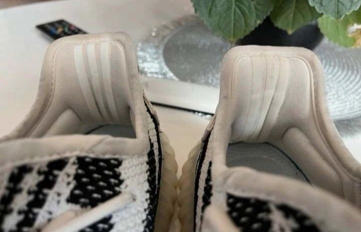 yeezy 350 v2 zebra
