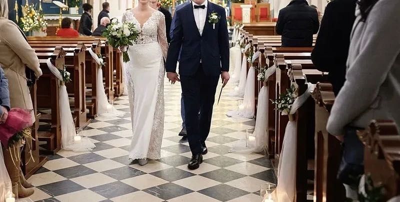 Suknia ślubna z koronką