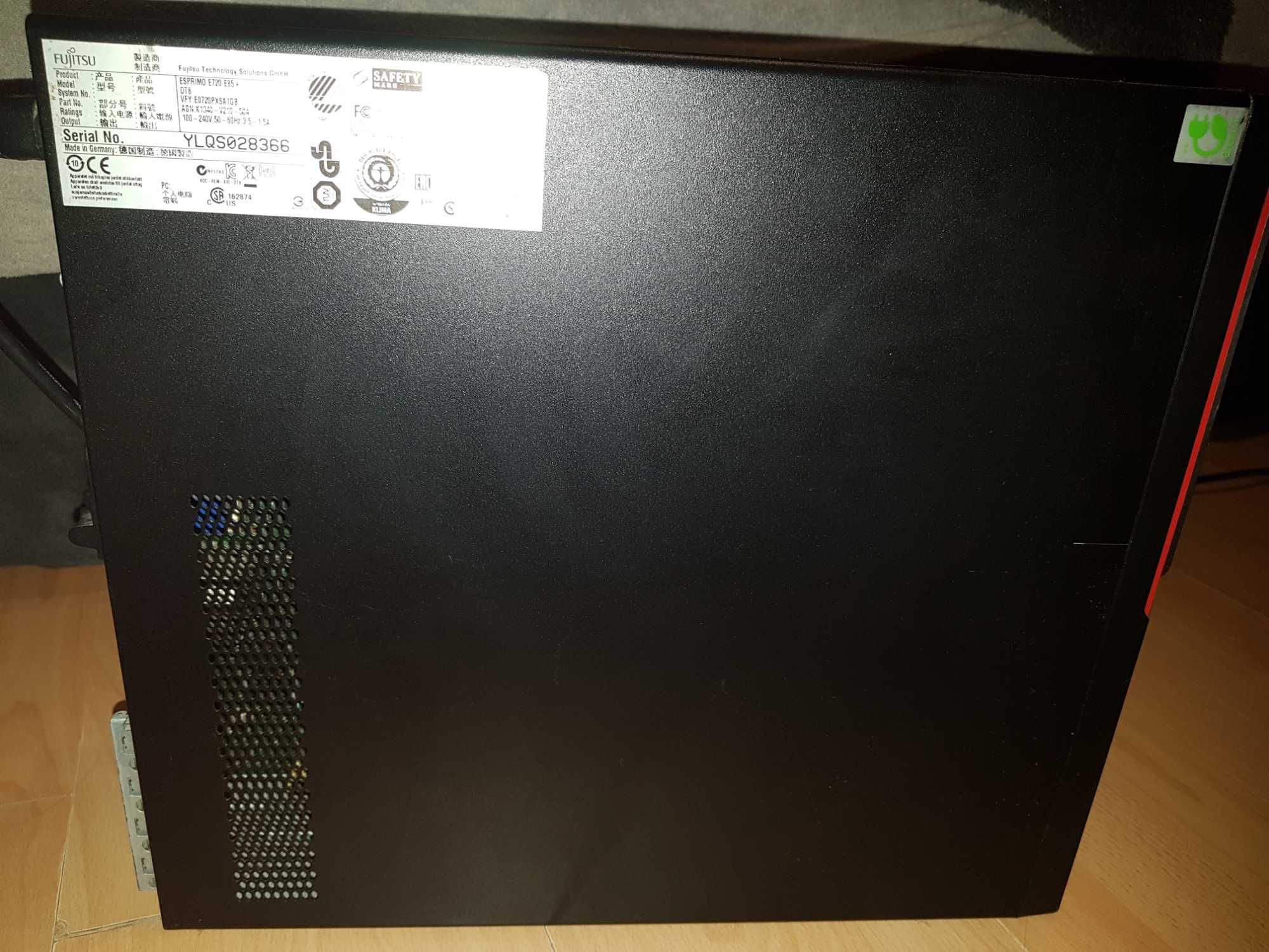 Komputer stacjonarny Fujitsu z systemem Windows 10