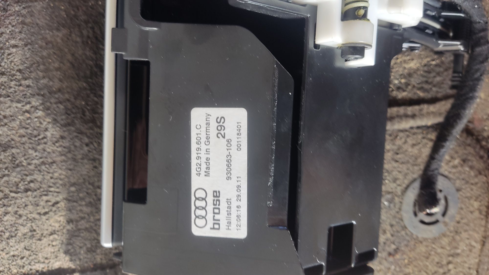 Winda mechanizm ekranu ekran navi audi A6 C7
