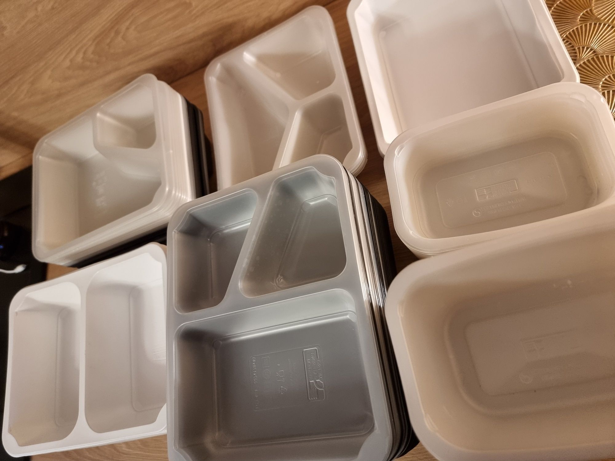 Plastikowe pojemniki pudełka po cateringu