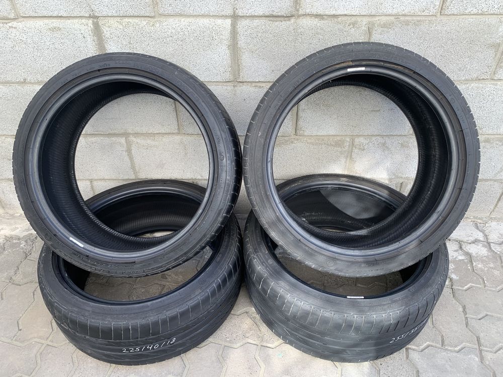 Комплект Різноширокої резини Bridgestone 225/40/18 255/35/18