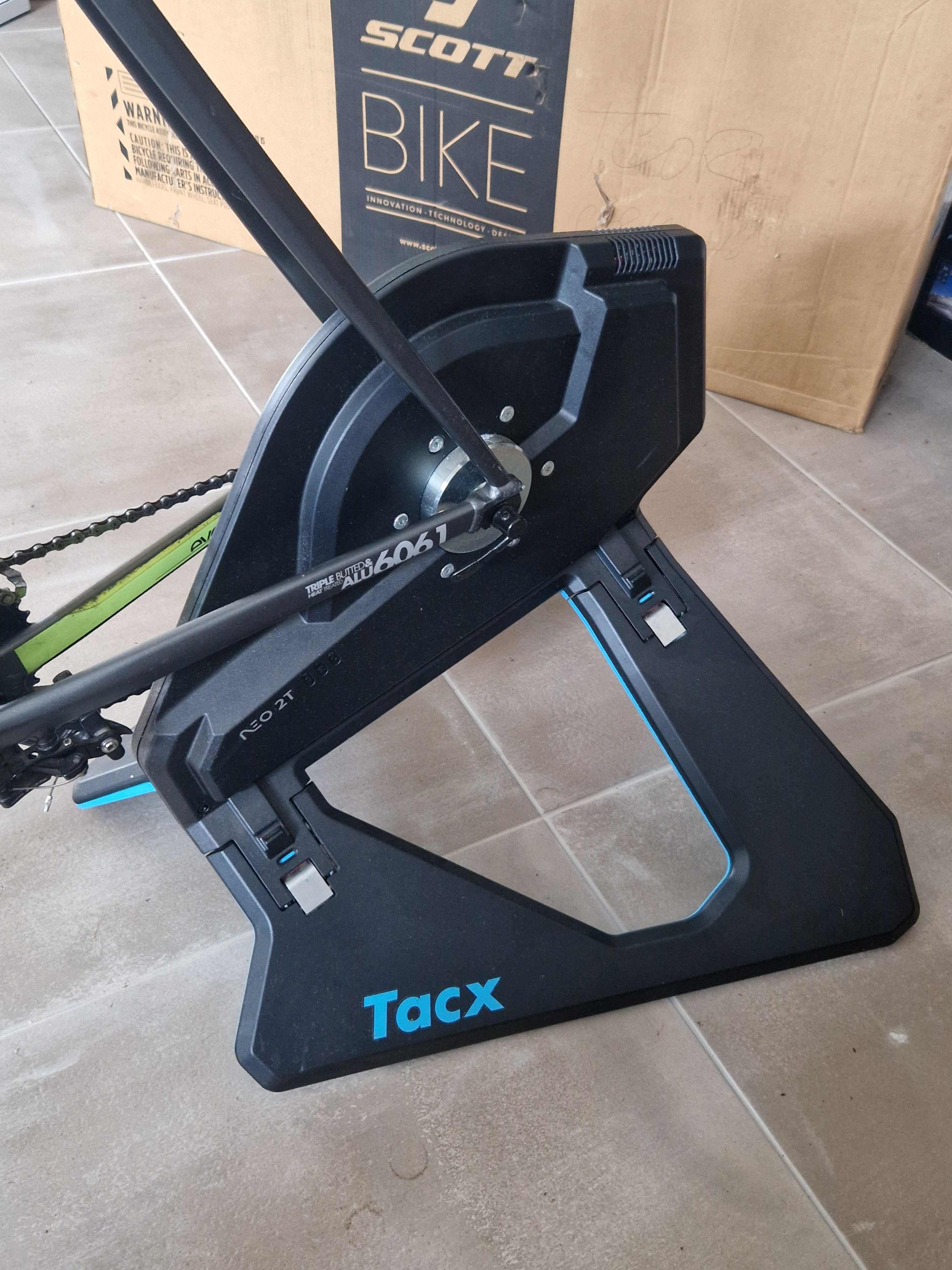 Rolo Tacx com bicicleta tamanho M