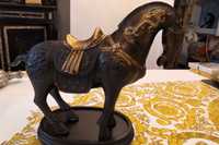 Cesarski Kon statuetka z brazu - polichromia zlocenia Piekny