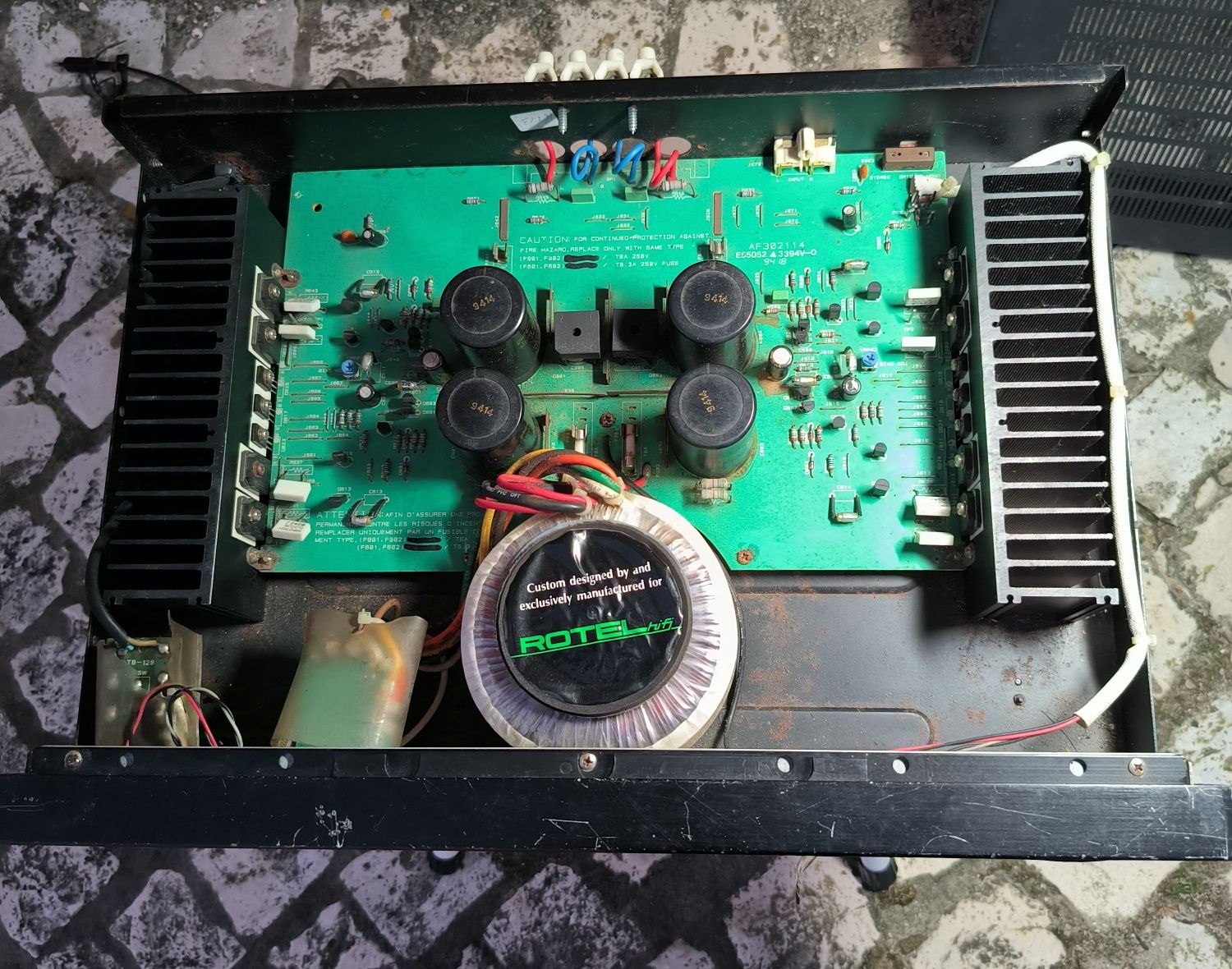 Amplificador Rotel RB-970BX Vintage