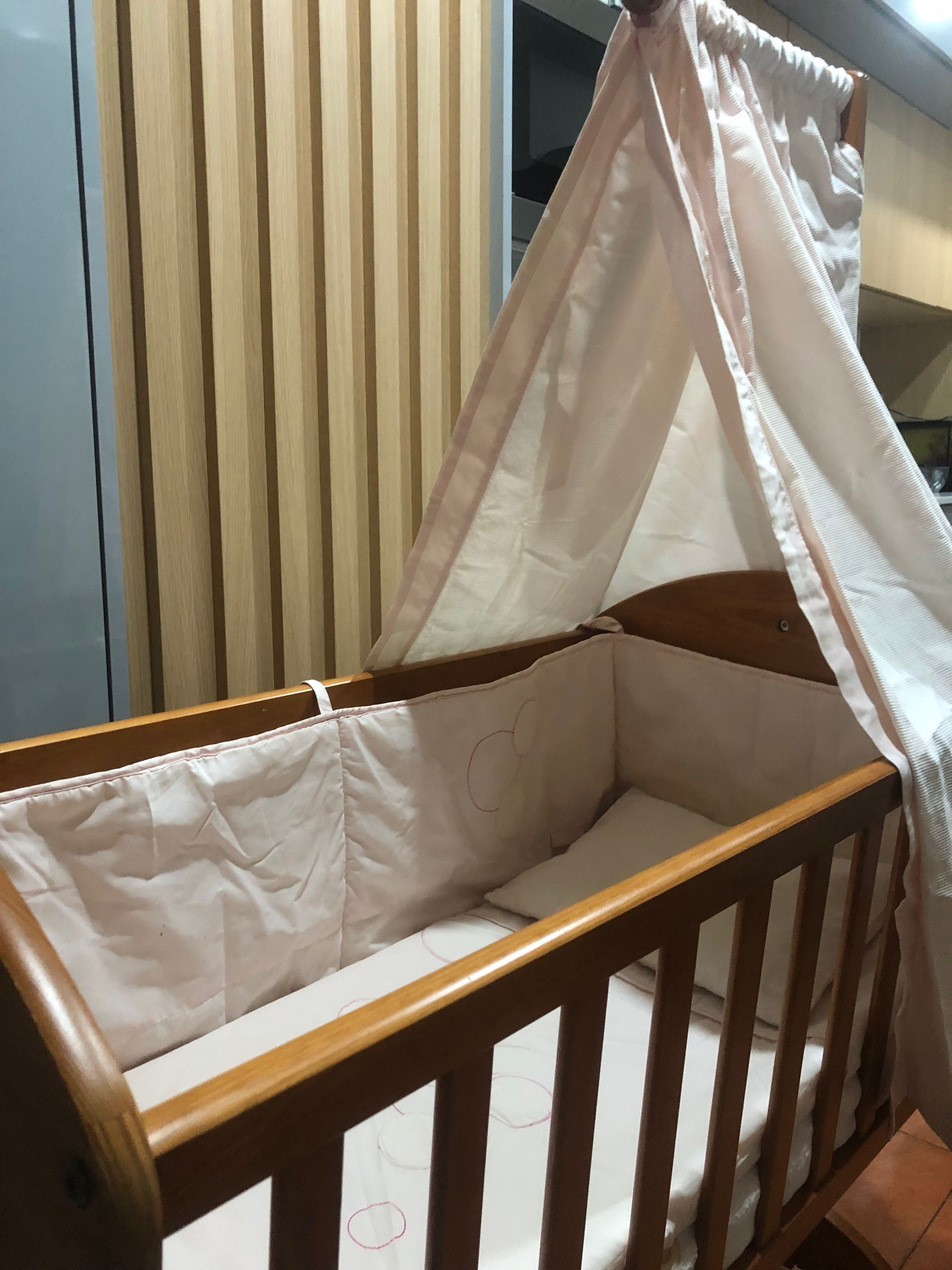 Berço/cama bebé que baloiça