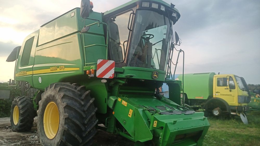Комбайн зернозбиральний Джон Дир 9880STS
