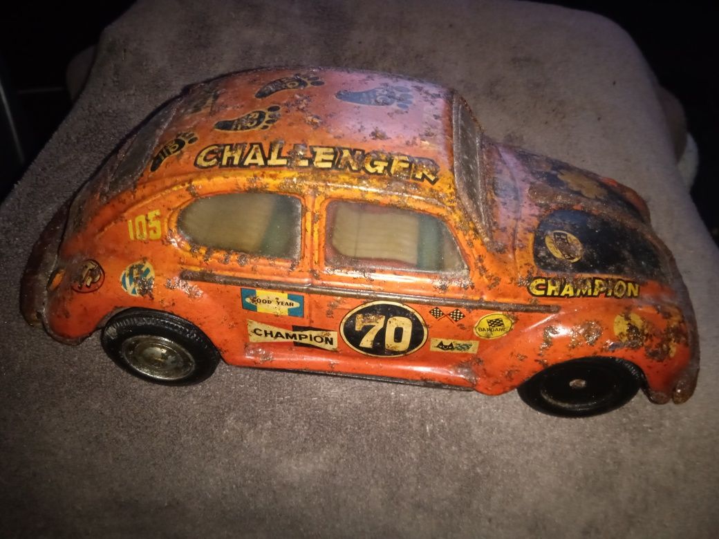Carro a pilhas coleção Carocha Challenger