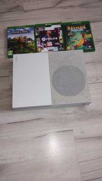 Xbox one z padem,3 gry,kable od zasilania i hdmi