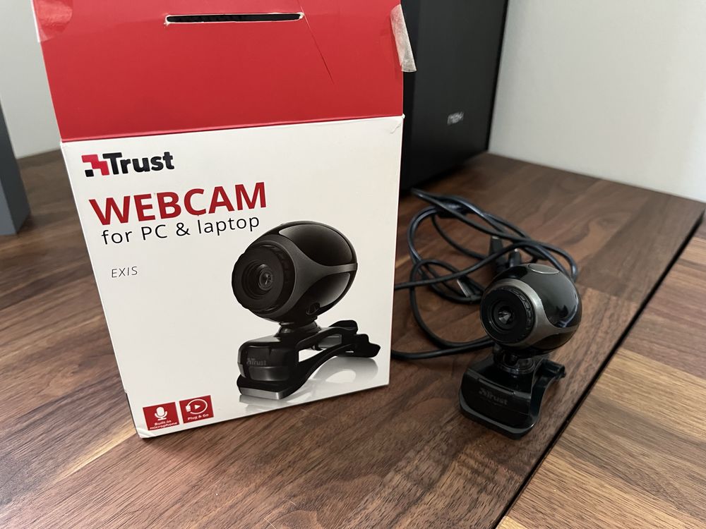 Webcam Trust com Microfone incluído