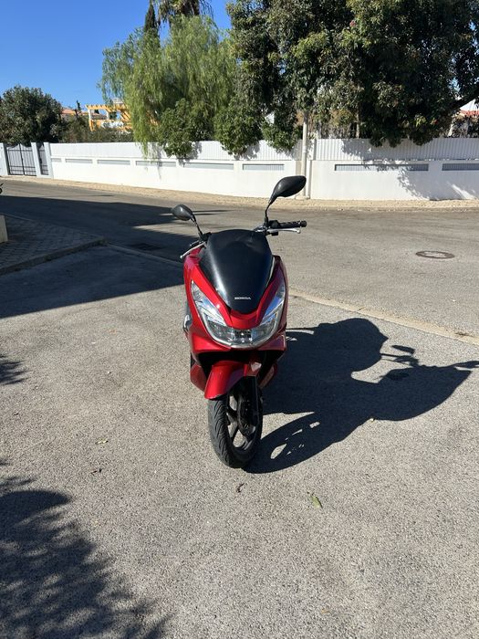 Mota 125cc - PCX de 2017,Bom estado (com banco custom) +\-negociavel