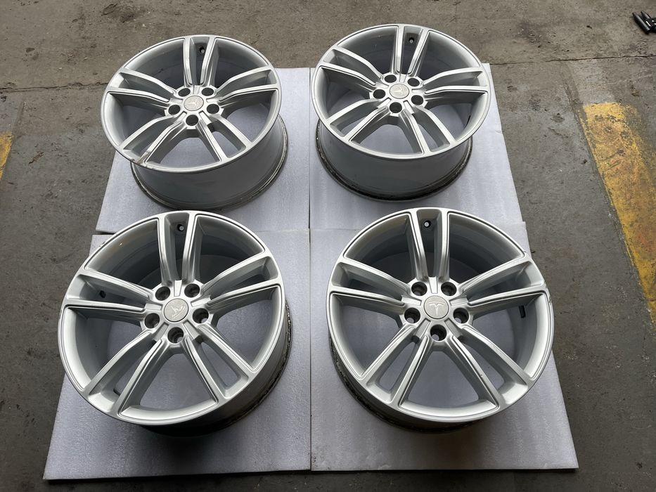 Диски Tesla R19 5 120 8J Et 40 Dia 64,1 Склад Осокорки RLX