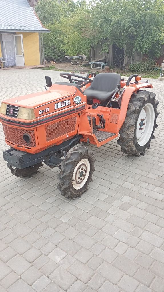 Kubota B1-17 трактор японський