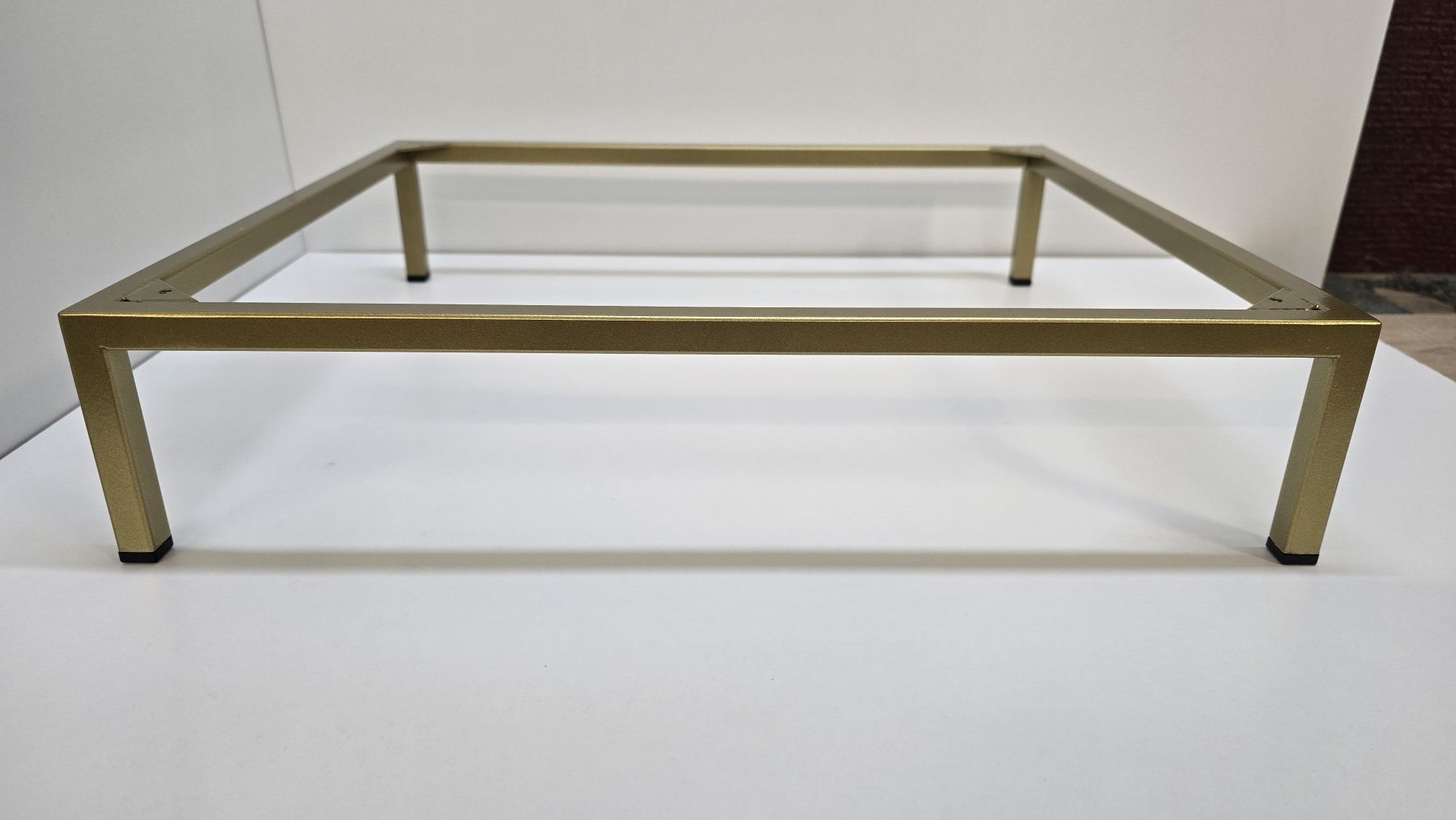 Podest pod szafkę złoty proszkowany 485 x 420 x 105 mm