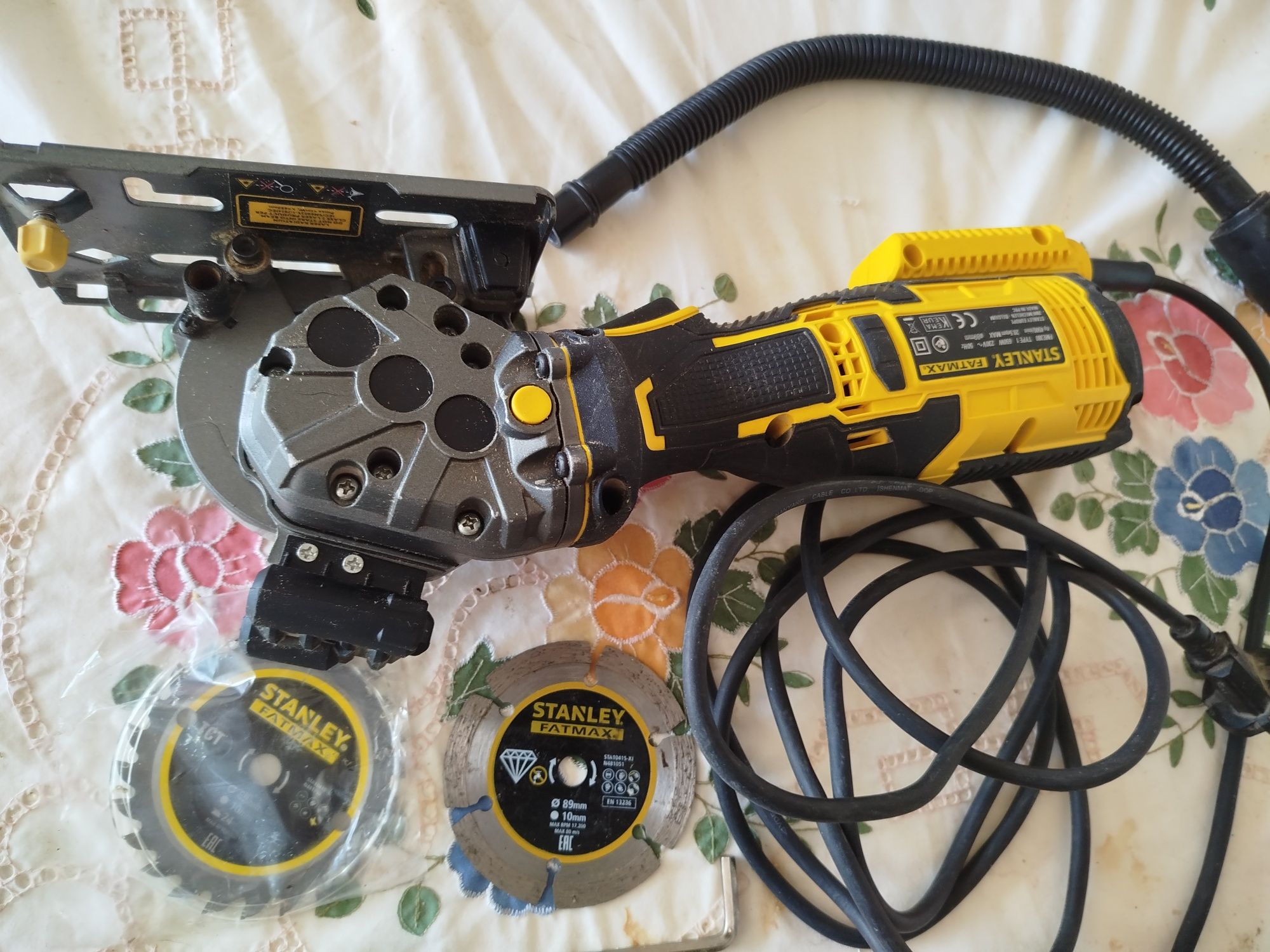 Serra circular de mão Stanley FatMax 650W