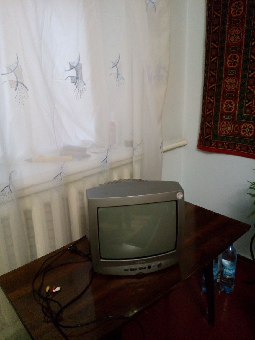 Продам маленький телевизор Самсунг