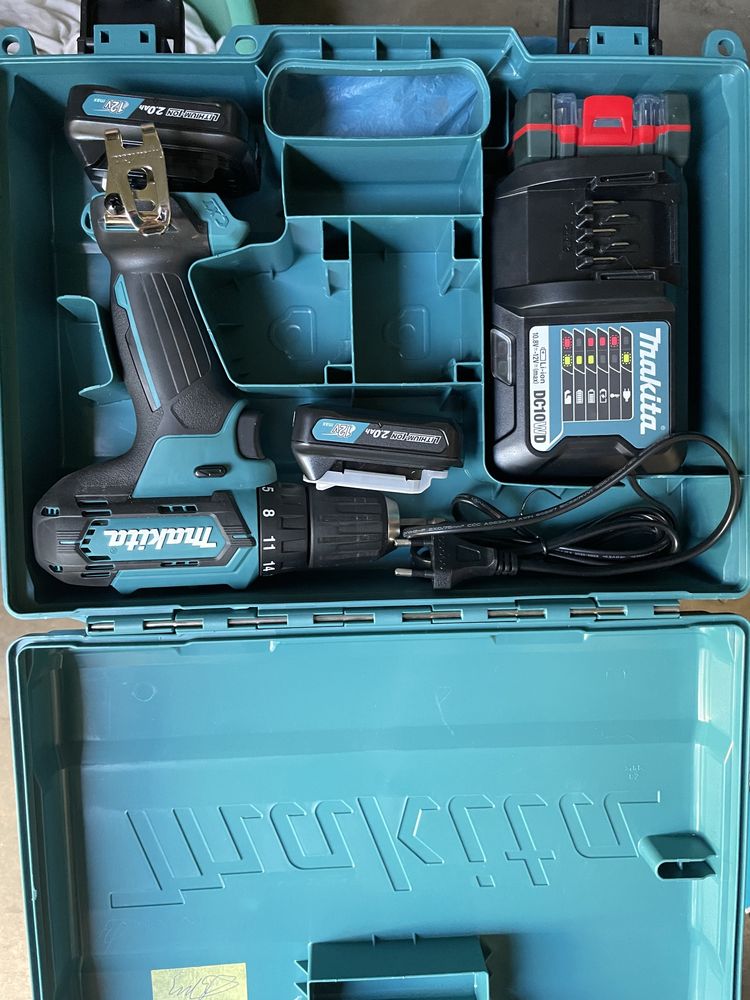 Продам шуруповерт Makita df333dwae