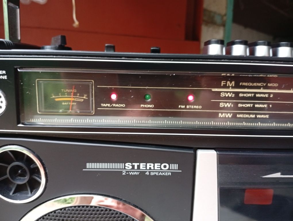 Магнитофон Sanyo M4500KE.