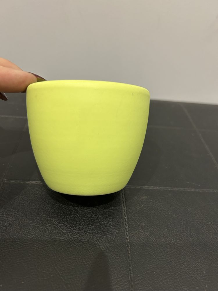 Mała ceramiczna osłonka na doniczkę nr.2093