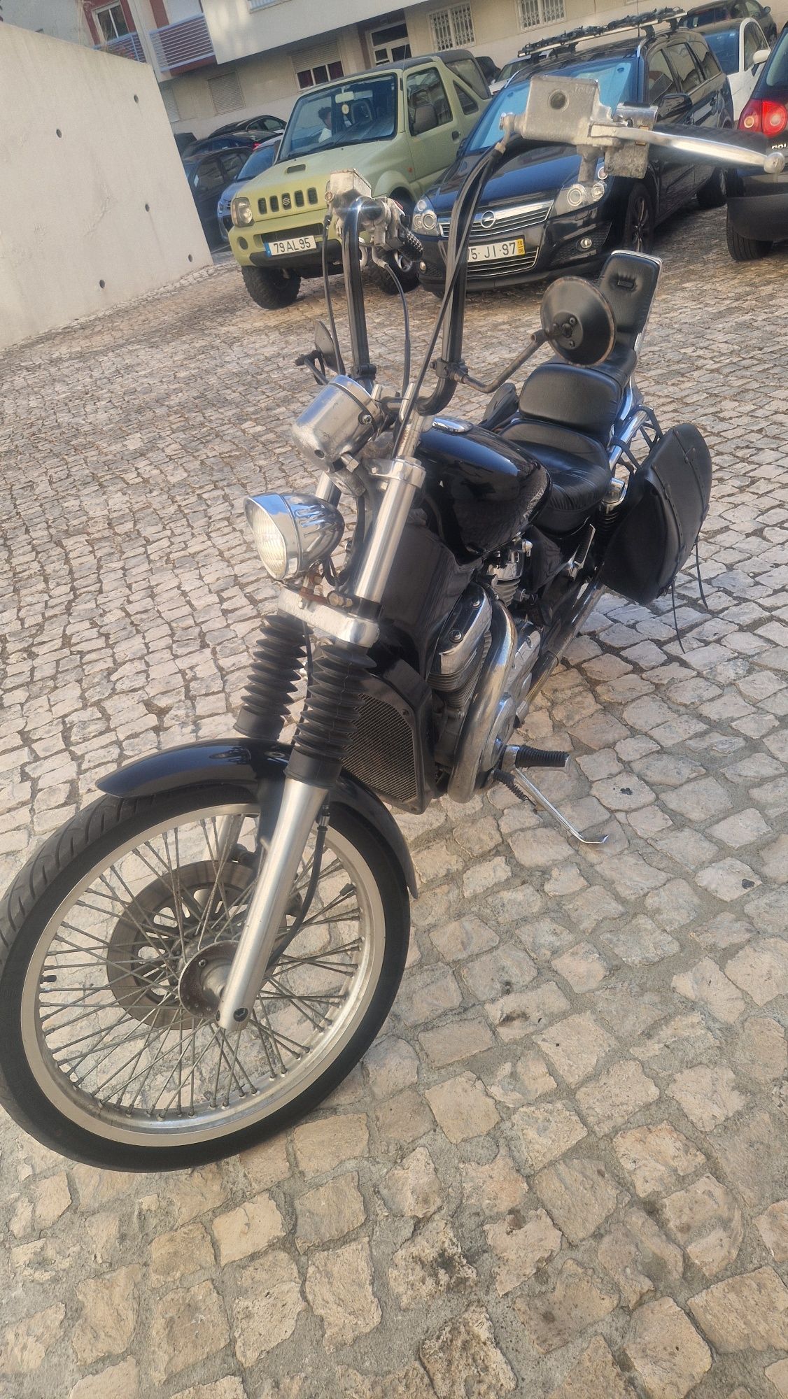 Suzuki intruder vs 800 chopper