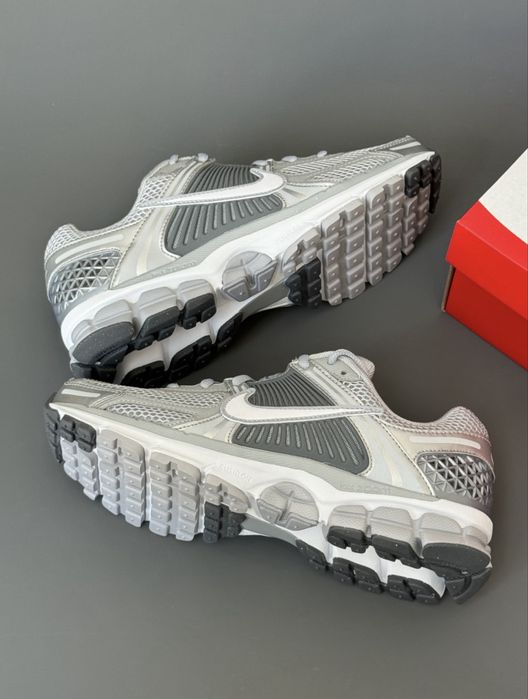 Оригінал Кросівки Nike Air Zoom Vomero 5 Cool Grey найк вомеро металік